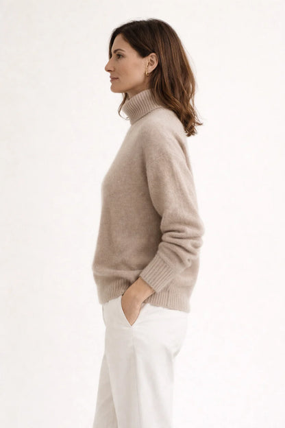 SUÉTER SUAVE CON CUELLO ALTO