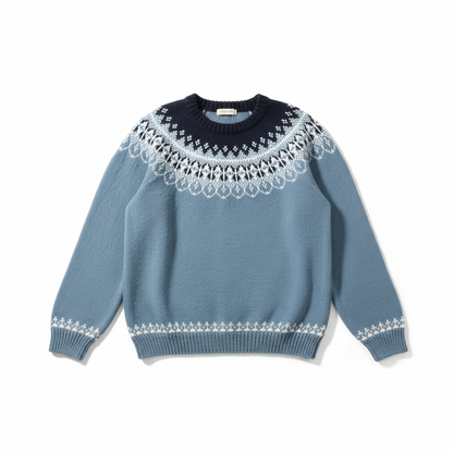 Suéter azul claro nórdico